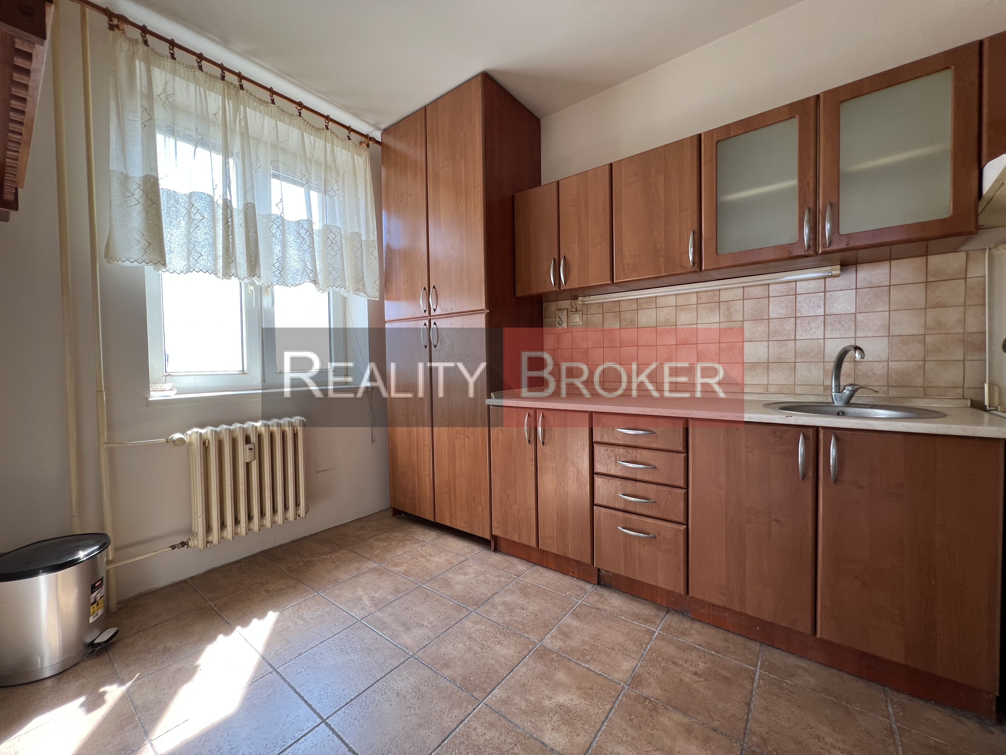 Výborná lokalita  – REALITY BROKER ponúka na predaj priestranný 2 izb. byt v Galante